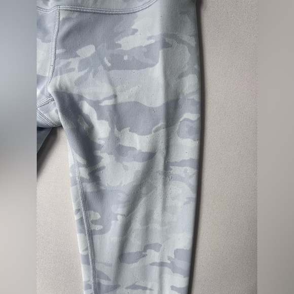 Lululemon Light Gray Camo Leggings Size 2 - Picture 5 of 7